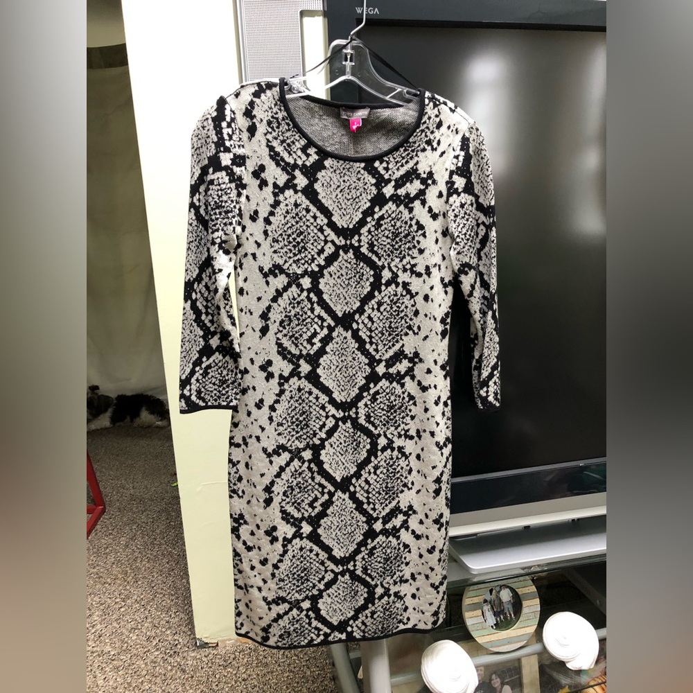 Vince Camuto Snake Print Sweater Dress Sz Small NWT